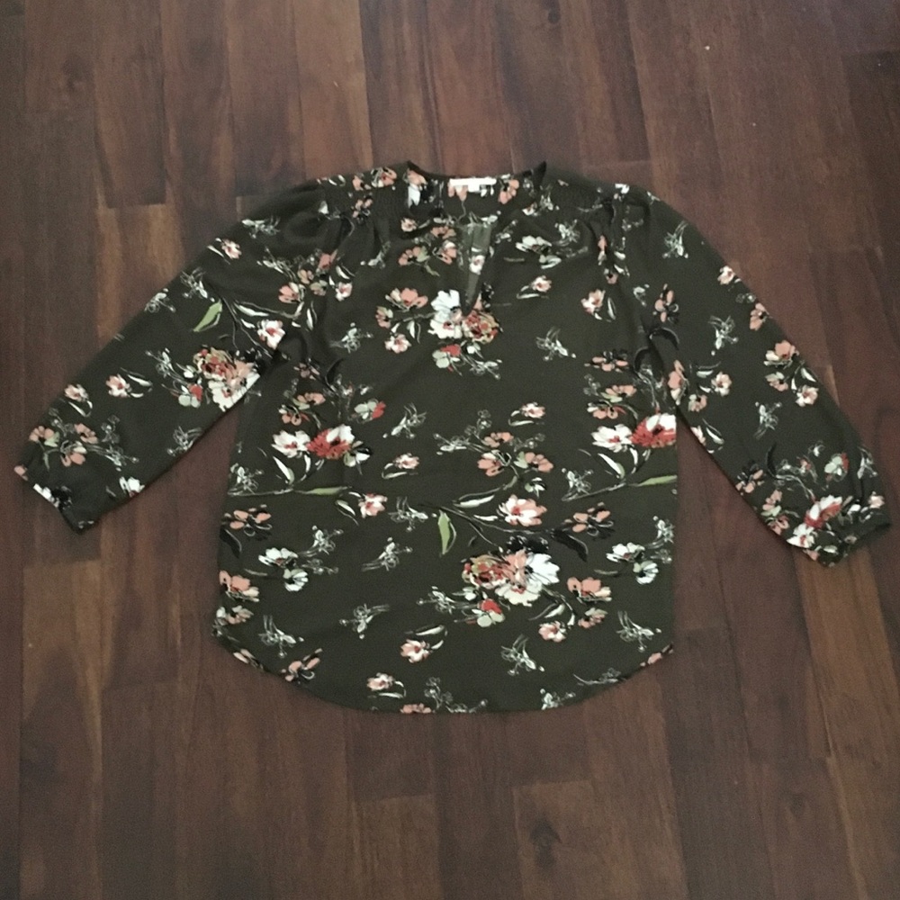 ✨Beautiful Floral Top✨